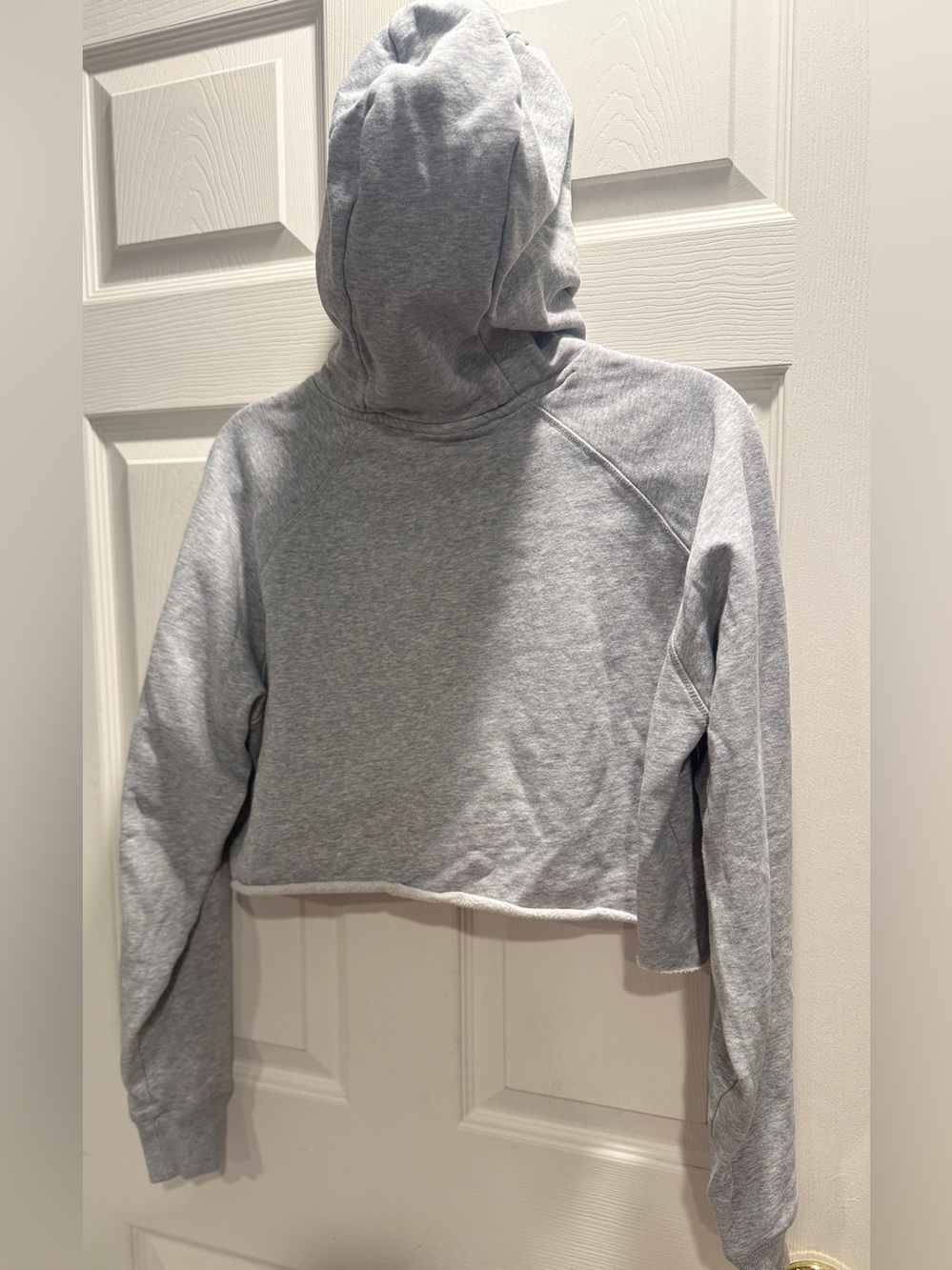 Gymshark Training Cropped Hoodie – Women’s Medium – Light Gray Sweatshirt - Picture 9 of 11